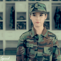 搞笑狗狗穿军装图片,萌态可掬萌翻网友